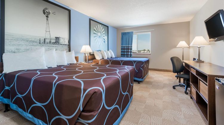 Super 8 Beloit Room