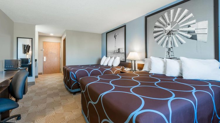 Super 8 Beloit Room