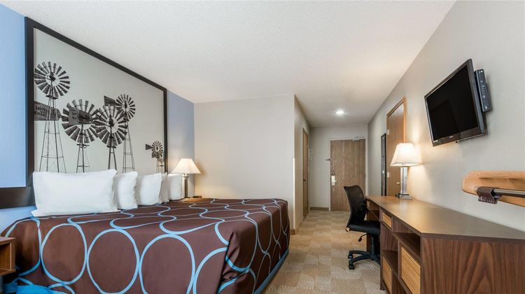 Super 8 Beloit Room