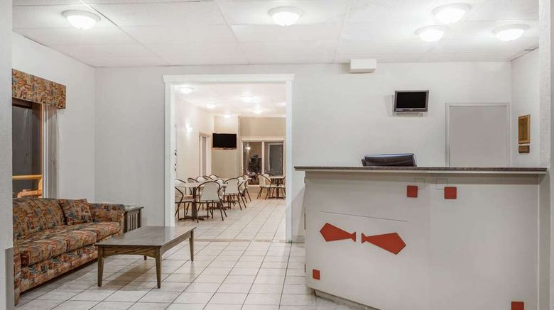 <b>SureStay by Best Western Pincher Creek Lobby</b>. Images powered by <a href="https://iceportal.shijigroup.com/" title="IcePortal" target="_blank">IcePortal</a>.