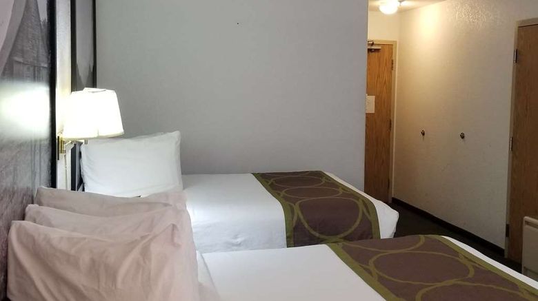 <b>SureStay by Best Western Pincher Creek Room</b>. Images powered by <a href="https://iceportal.shijigroup.com/" title="IcePortal" target="_blank">IcePortal</a>.