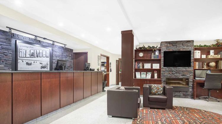 Super 8 Brandon Lobby