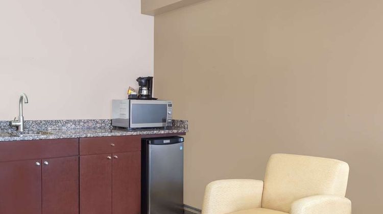 Super 8 Brandon Room