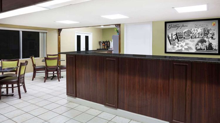 Super 8 Sarasota/Bradenton Area Lobby