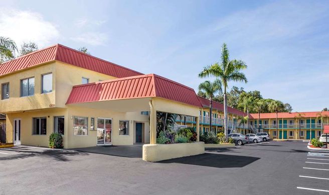 Super 8 Sarasota/Bradenton Area Exterior