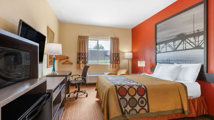 Super 8 Big Rapids Room