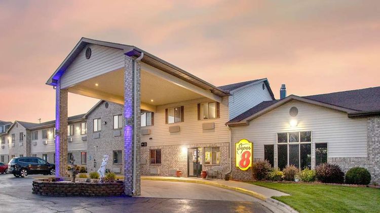 Super 8 Big Rapids Exterior