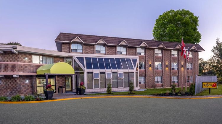 Super 8 Toronto East Exterior