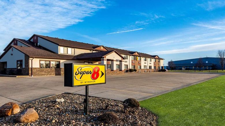 <b>Super 8 Oelwein Exterior</b>. Images powered by <a href="https://iceportal.shijigroup.com/" title="IcePortal" target="_blank">IcePortal</a>.