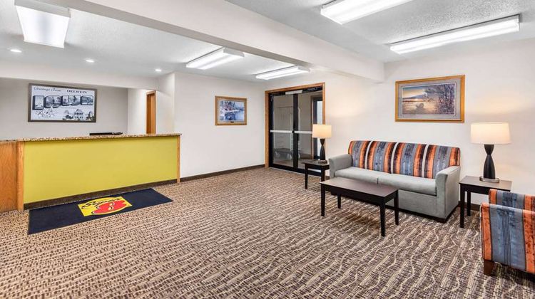 Super 8 Oelwein Lobby