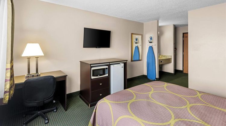 Super 8 Jefferson Room