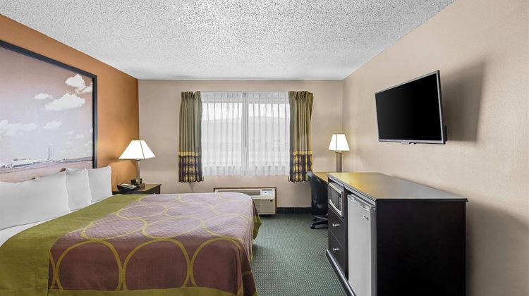 Super 8 Jefferson Room
