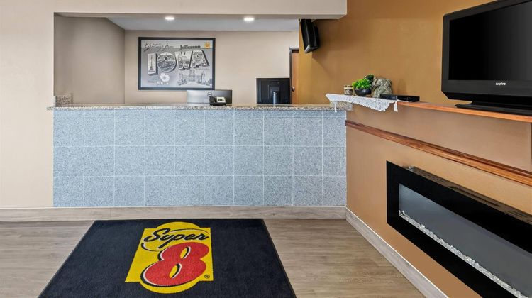 Super 8 Jefferson Lobby
