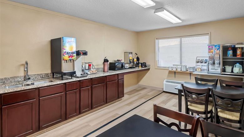 <b>Super 8 Jefferson Restaurant</b>. Images powered by <a href="https://iceportal.shijigroup.com/" title="IcePortal" target="_blank">IcePortal</a>.