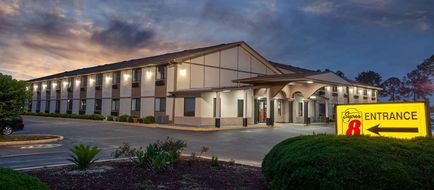 Super 8 Waycross Exterior