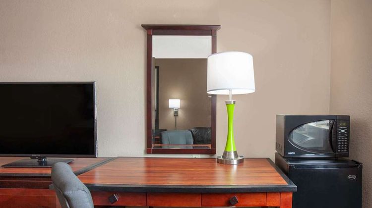 Super 8 Waycross Room