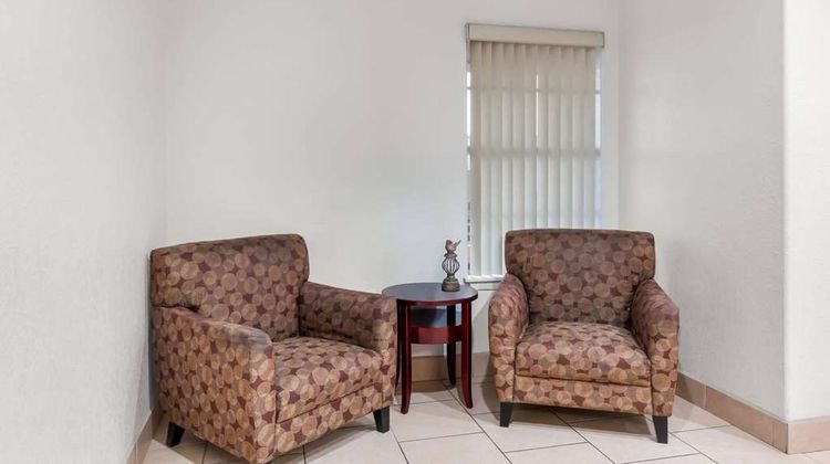 Super 8 Pleasanton Lobby