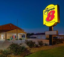 Super 8 Pleasanton Exterior