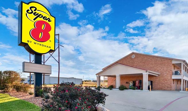Super 8 Pleasanton Exterior