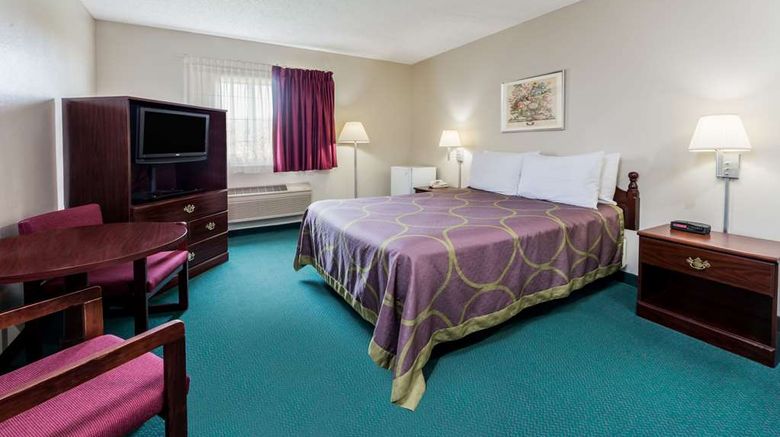 <b>Super 8 Jerseyville Room</b>. Images powered by <a href="https://iceportal.shijigroup.com/" title="IcePortal" target="_blank">IcePortal</a>.
