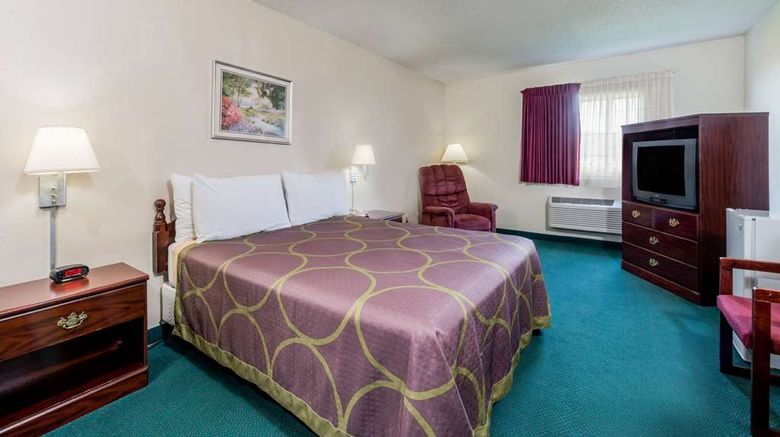 <b>Super 8 Jerseyville Room</b>. Images powered by <a href="https://iceportal.shijigroup.com/" title="IcePortal" target="_blank">IcePortal</a>.