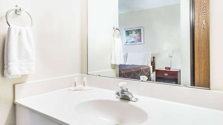 <b>Super 8 Jerseyville Room</b>. Images powered by <a href="https://iceportal.shijigroup.com/" title="IcePortal" target="_blank">IcePortal</a>.
