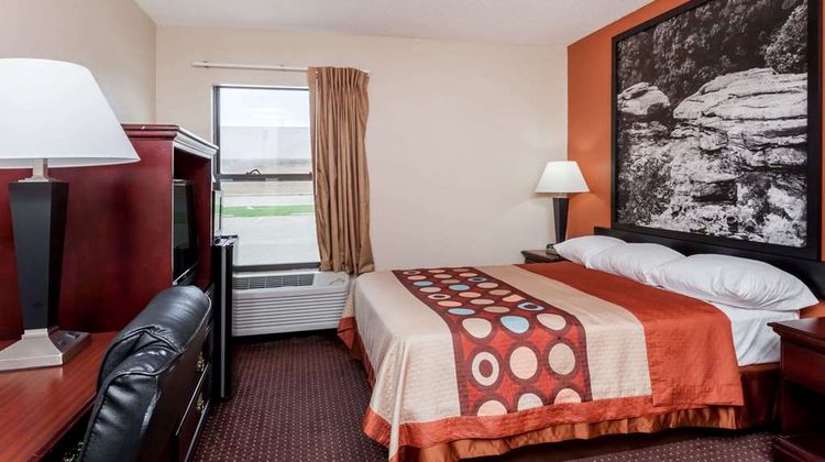 Super 8 Harrisburg Suite