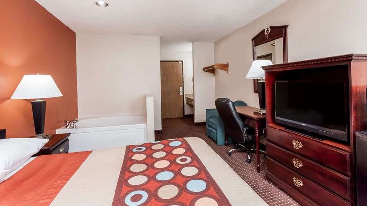 Super 8 Harrisburg Suite