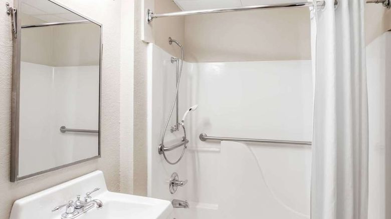 <b>Super 8 Harrisburg Room</b>. Images powered by <a href="https://iceportal.shijigroup.com/" title="IcePortal" target="_blank">IcePortal</a>.