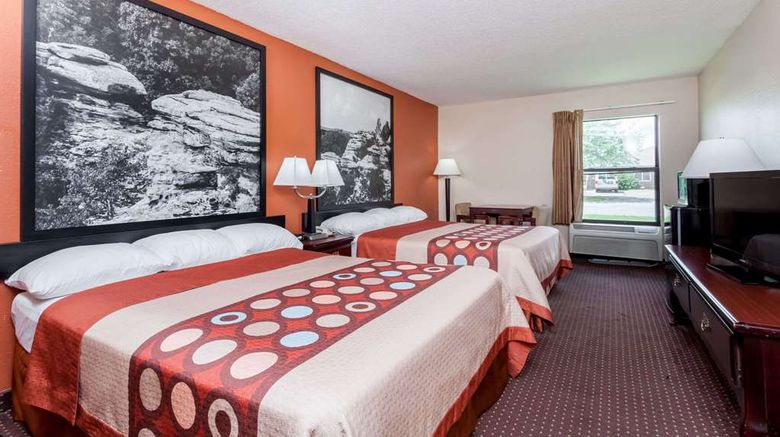 <b>Super 8 Harrisburg Room</b>. Images powered by <a href="https://iceportal.shijigroup.com/" title="IcePortal" target="_blank">IcePortal</a>.