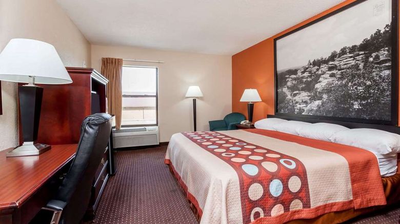 <b>Super 8 Harrisburg Room</b>. Images powered by <a href="https://iceportal.shijigroup.com/" title="IcePortal" target="_blank">IcePortal</a>.