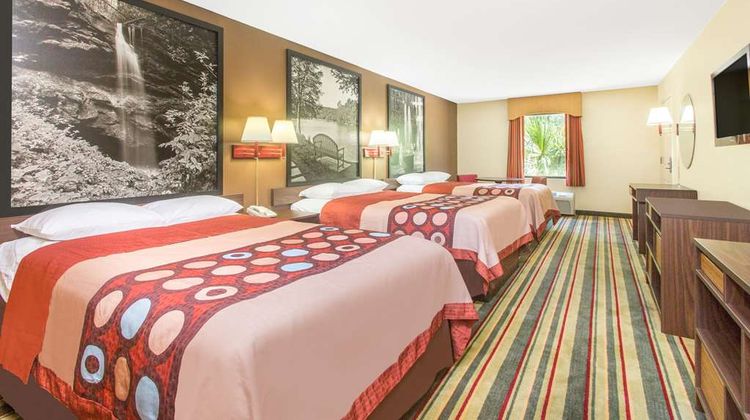 Super 8 Dublin Suite