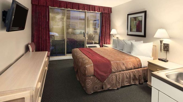 <b>Travelodge Nanaimo Room</b>. Images powered by <a href="https://iceportal.shijigroup.com/" title="IcePortal" target="_blank">IcePortal</a>.