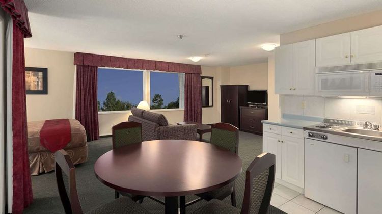 Travelodge Nanaimo Suite
