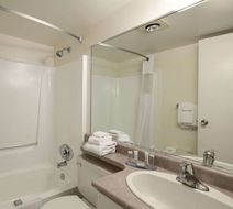 Travelodge Nanaimo Room