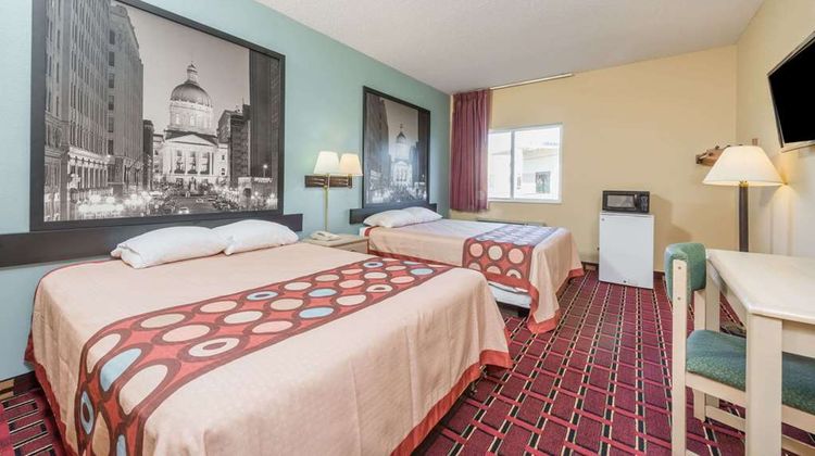 Super 8 Martinsville Room