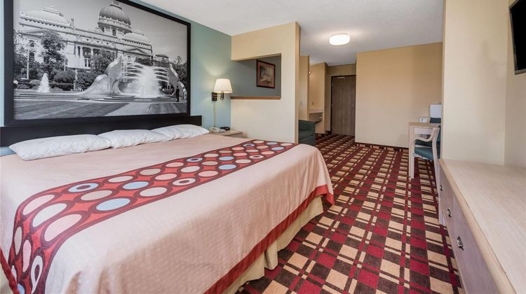 Super 8 Martinsville Suite