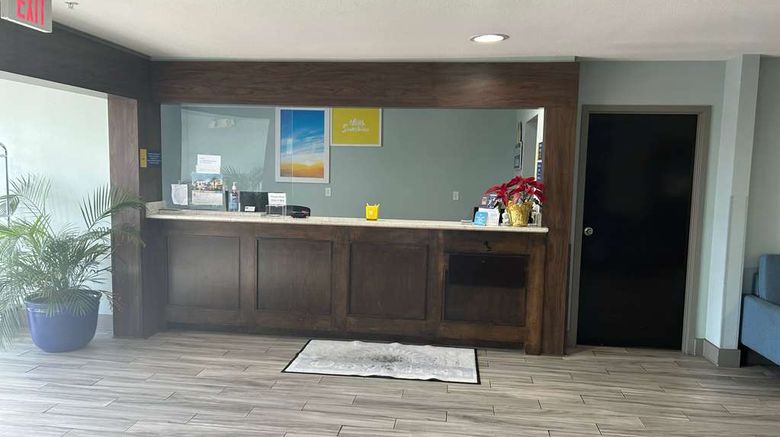 <b>Days Inn Panama City/Callaway Lobby</b>. Images powered by <a href="https://iceportal.shijigroup.com/" title="IcePortal" target="_blank">IcePortal</a>.