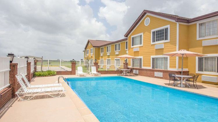 Days Inn Lake Village Pool