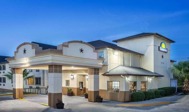 Days Inn Arlington Exterior