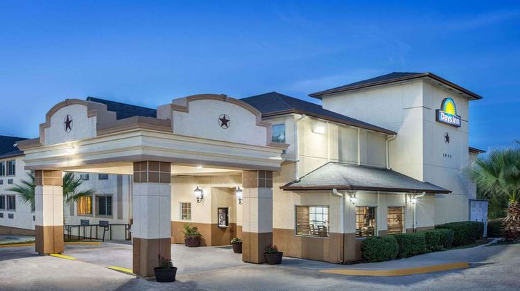 Days Inn Arlington Exterior