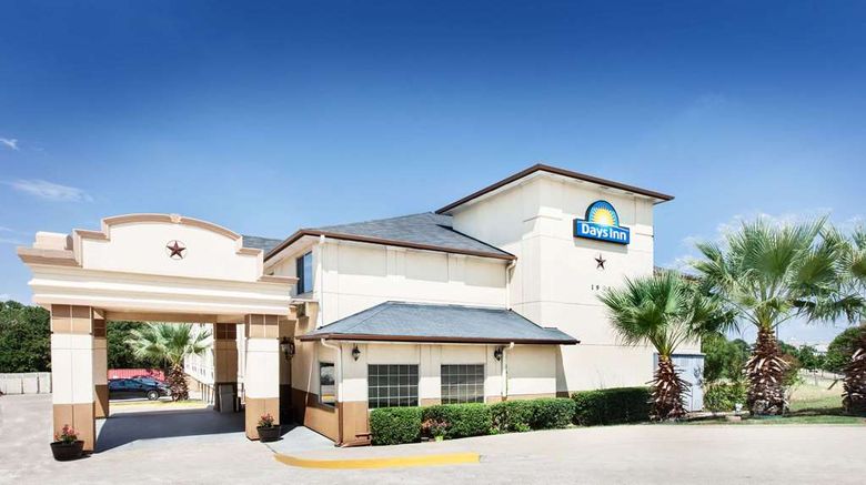 <b>Days Inn Arlington Exterior</b>. Images powered by <a href="https://iceportal.shijigroup.com/" title="IcePortal" target="_blank">IcePortal</a>.