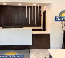 Days Inn Arlington Lobby
