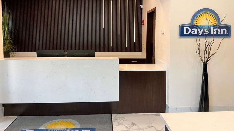 <b>Days Inn Arlington Lobby</b>. Images powered by <a href="https://iceportal.shijigroup.com/" title="IcePortal" target="_blank">IcePortal</a>.