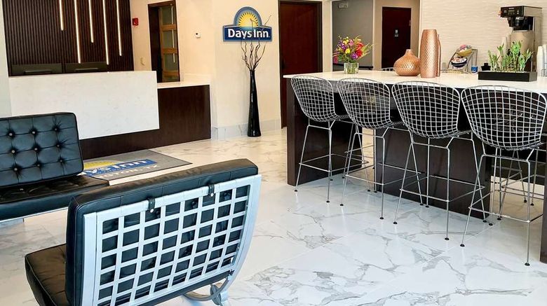 <b>Days Inn Arlington Lobby</b>. Images powered by <a href="https://iceportal.shijigroup.com/" title="IcePortal" target="_blank">IcePortal</a>.