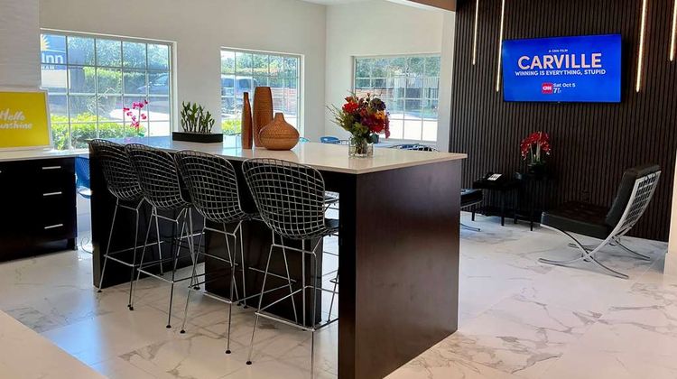 Days Inn Arlington Lobby