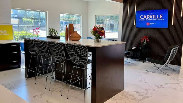 <b>Days Inn Arlington Lobby</b>. Images powered by <a href="https://iceportal.shijigroup.com/" title="IcePortal" target="_blank">IcePortal</a>.