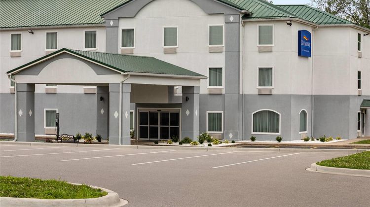 Baymont La Grange Southeast Exterior