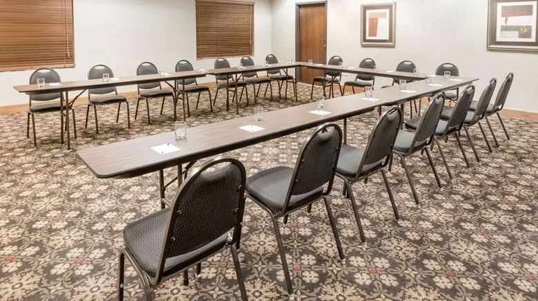 <b>Wingate by Wyndham DFW / North Irving Meeting</b>. Images powered by <a href="https://iceportal.shijigroup.com/" title="IcePortal" target="_blank">IcePortal</a>.
