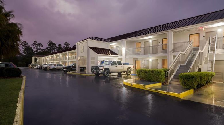 <b>Days Inn Bainbridge Exterior</b>. Images powered by <a href="https://iceportal.shijigroup.com/" title="IcePortal" target="_blank">IcePortal</a>.